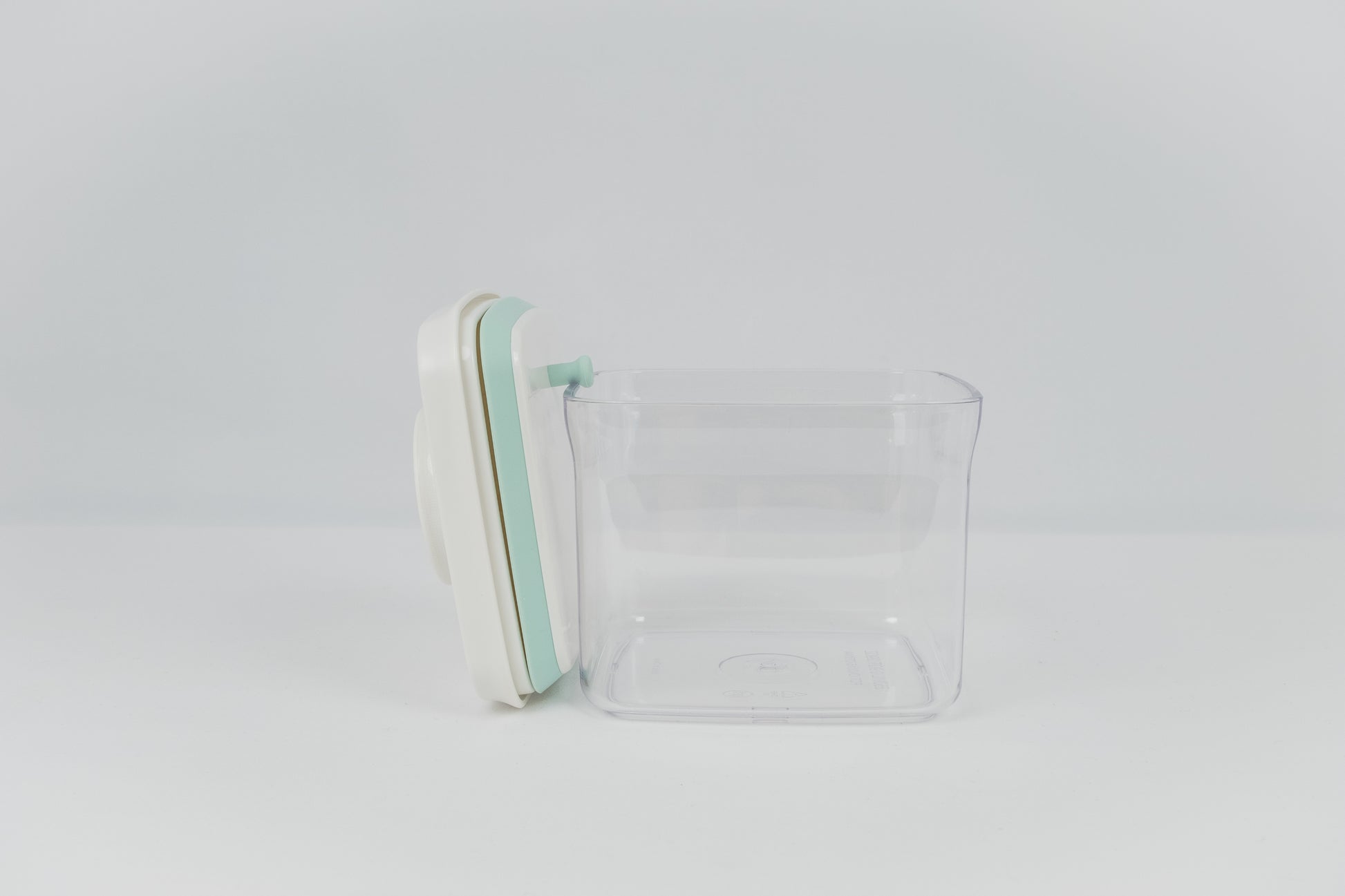 850ml plastic push-tight airtight container, perfect for kitchen storage and pantry organisation in NZ homes.
