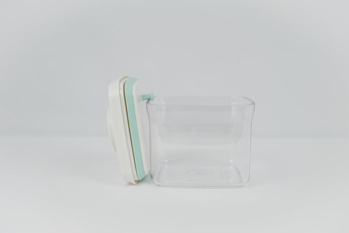850ml plastic push-tight airtight container, perfect for kitchen storage and pantry organisation in NZ homes.
