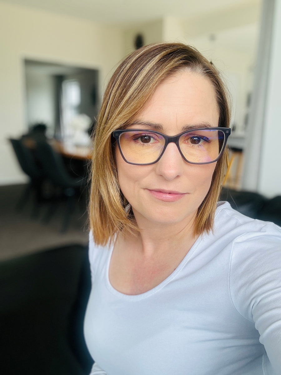 Portrait of founder of Pretty Organised, expert in pantry organisation and home organisation services NZ.
